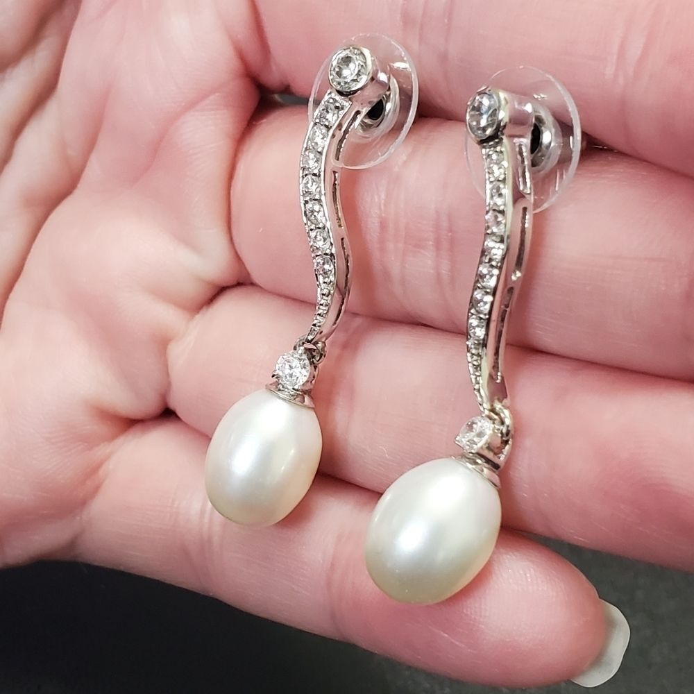 *Sale* Sterling silver cultured pearl earrings - Picture 2 of 8